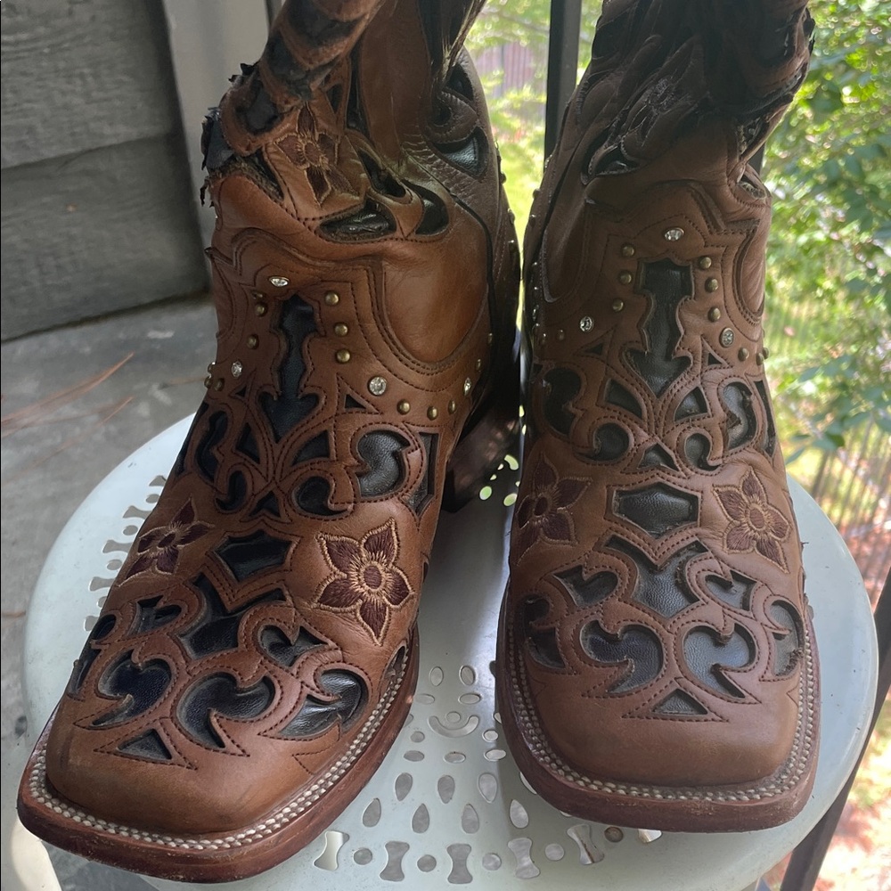 Chic Brown Floral Heeled Boots